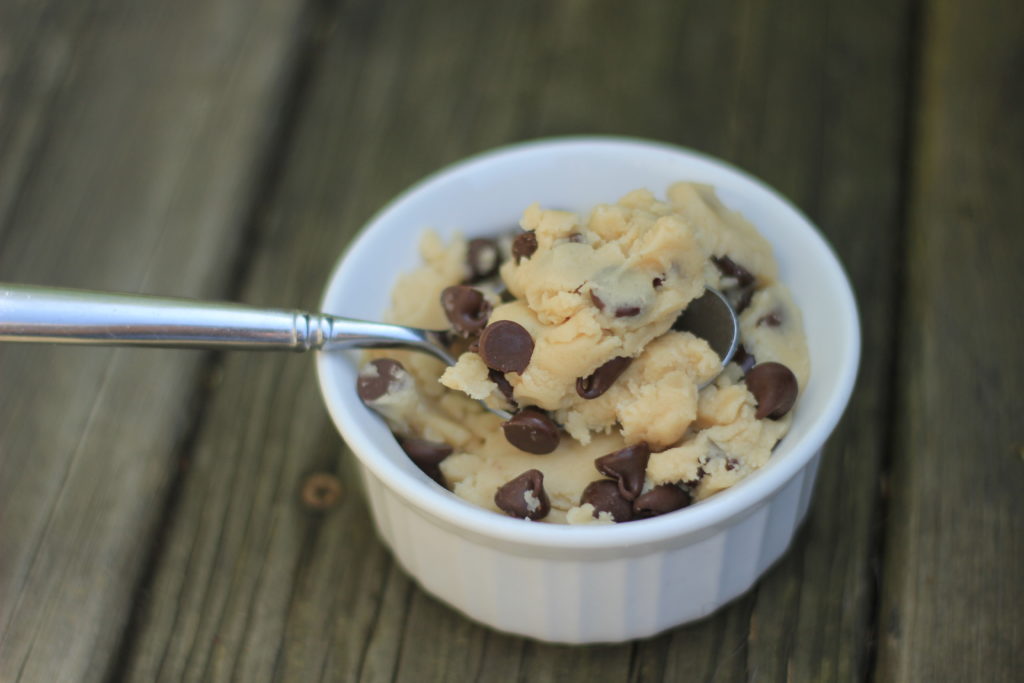  edible chocolate chip cookie dought
