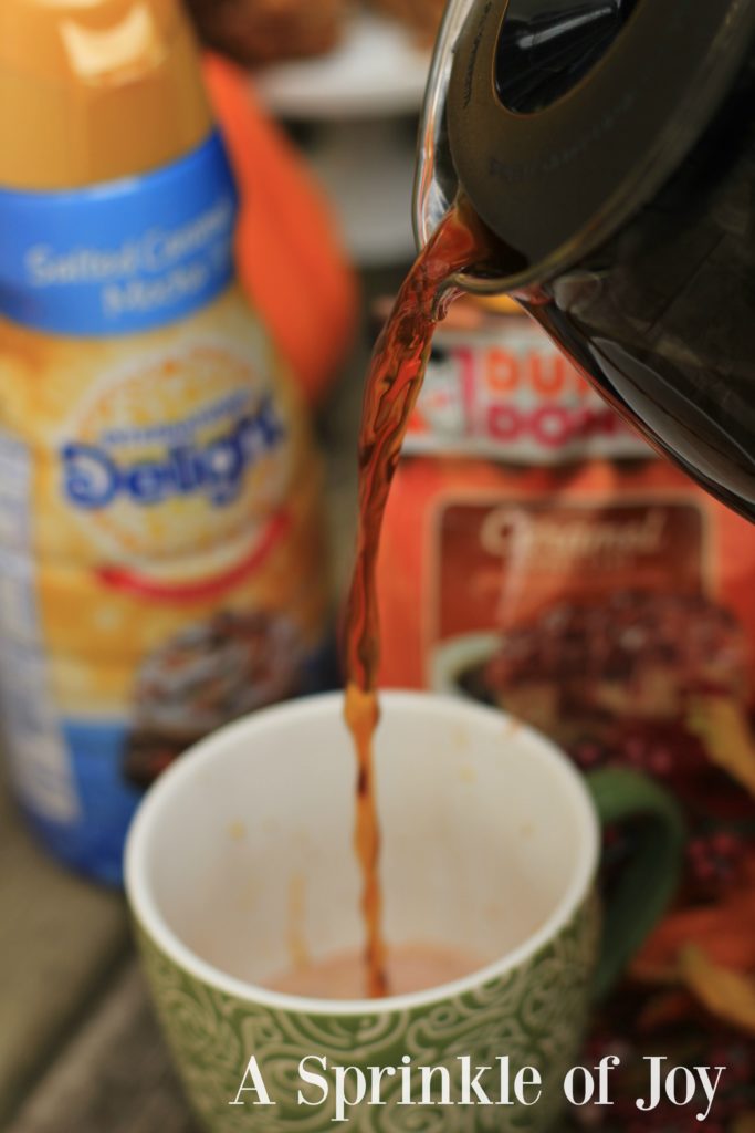 Salted Caramel Coffe Cake Mocha| #ad This coffee drink will help warm you up on a crisp Fall day. Salted caramel and coffee cake come together to create quite the treat. #CoffeeCreamerCombos