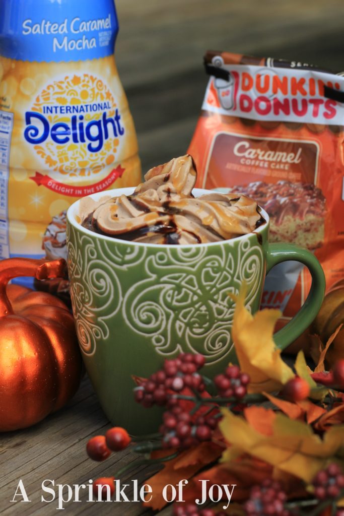 Salted Caramel Coffe Cake Mocha| #ad This coffee drink will help warm you up on a crisp Fall day. Salted caramel and coffee cake come together to create quite the treat. #CoffeeCreamerCombos