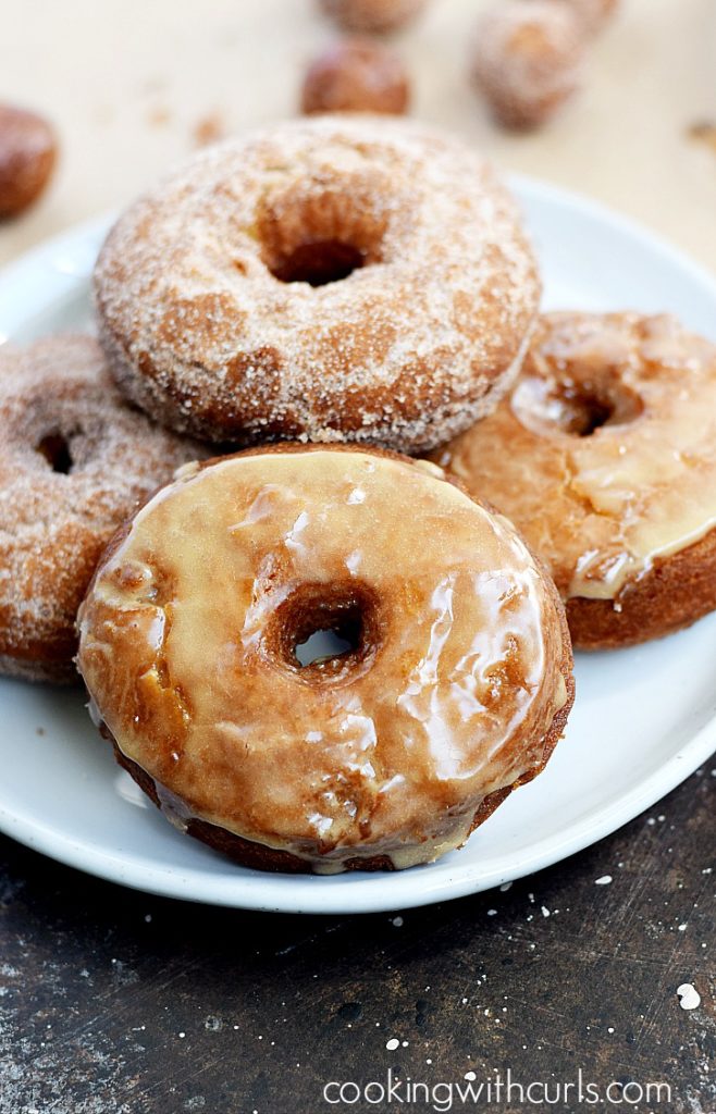 apple-cider-doughnuts-that-are-light-and-fluffy-on-the-inside-and-crispy-delicious-on-the-outside-draped-in-glaze-or-cinnamon-sugar-cookingwithcurls-com_