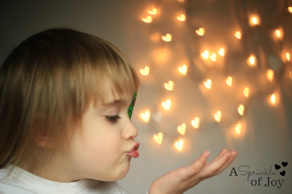 Check out this quick and simple tutorial for making your own bokeh hearts. A great idea for Valentine's Day! 