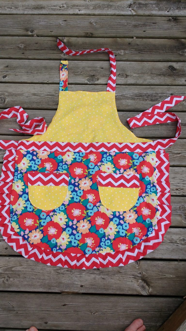 DIY Reversible  Apron with Free Pattern