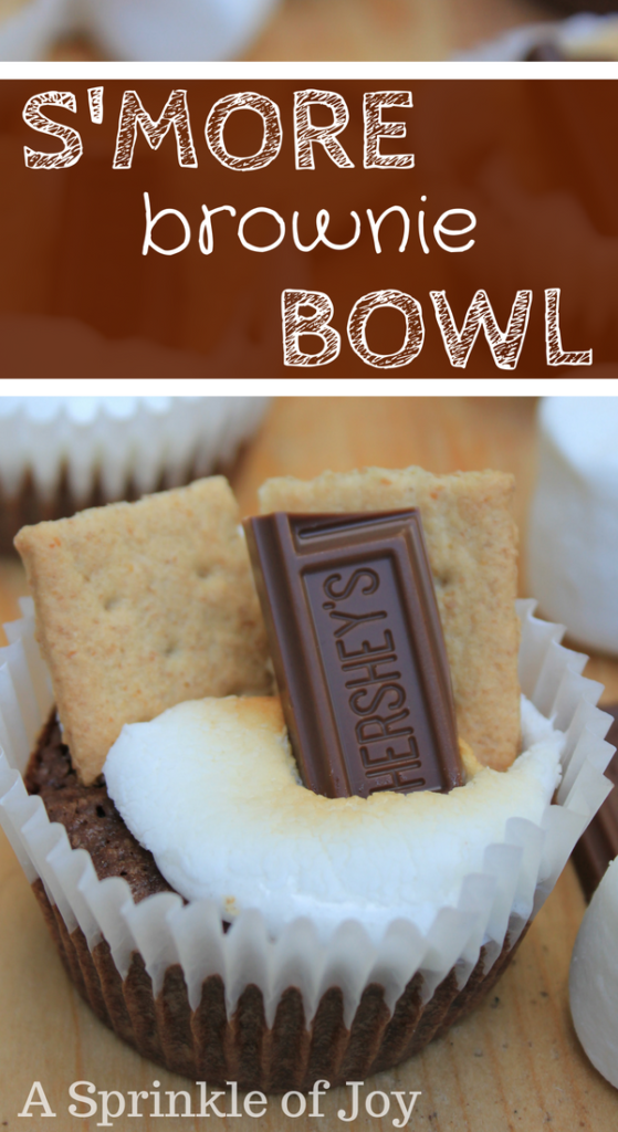 Made with brownie batter, toasted marshmallow, graham crackers and chocolate, this s'more brownie bowl is quick and easy to make. #smore #summer #brownie 