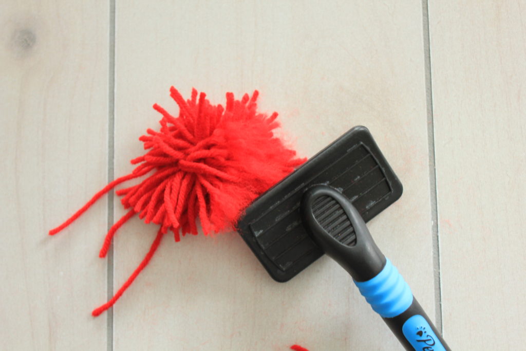 How to make your own easy DIY pom pom garland decoration out of yarn.  Simple and easy to do!