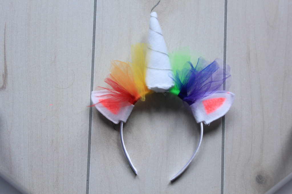 Easy DIY unicorn headband made with tulle and felt. #diy #unicorn 