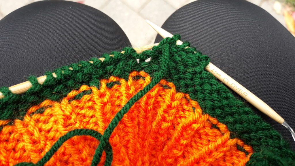 Free pattern for a knitted pumpkin cozy.  Free knitted pumpkin tumbler cozy.  Simple knit pumpkin cozy.