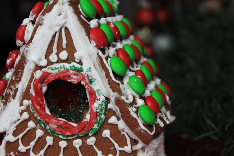 10 Gingerbread House Tips and Tricks