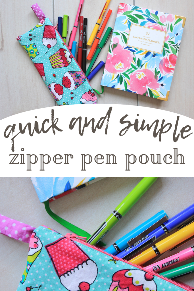 Lined zipper pouch free tutorial. How to make a zipper pouch. Free tutorial for lined zipper pouch. Zipper pouch DIY. Easy DIY zipper pen pouch.